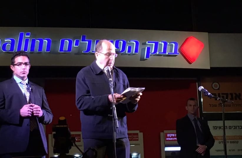 Moshe Ya’alon speaking in Jerusalem during the anti-corruption protest (photo credit: MAAYAN HARONI)
