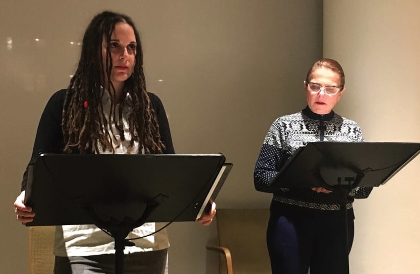 Israeli actress Chen Drachman (left) stages a reading of her script ‘Ruth’s’ at the JCC in Manhattan with actress Tovah Feldshuh (photo credit: OREN KORENBLUM)