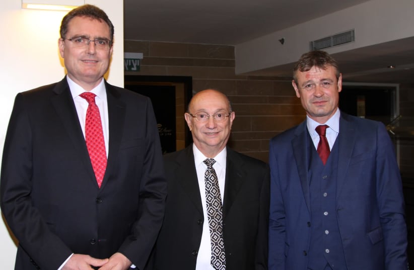 From left to right: Governor of the Swiss Bank Thomas J. Jordan, Gideon Hamburger and Swiss Ambassador to Israel Jean-Daniel Ruch (photo credit: PHOTO: PR)