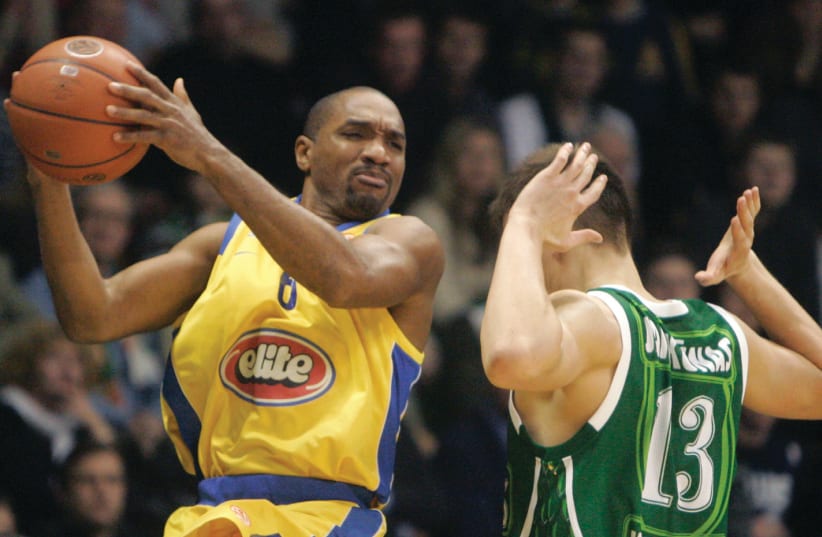 DERRICK SHARP (left) plays a game for Maccabi Elite in February 2008 (photo credit: REUTERS/INTS KALNINS)