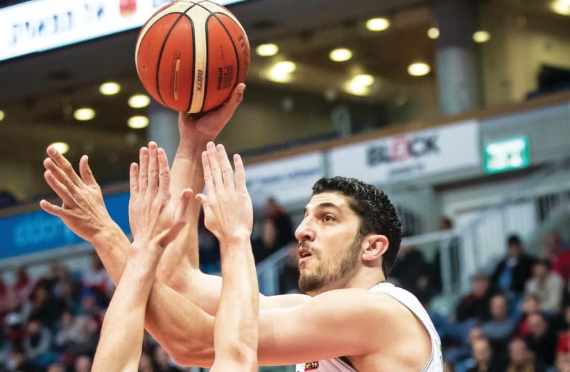 Hapoel Jerusalem forward Lior Eliyahu had 16 points and seven rebounds in last night’s win over Maccabi Haifa in BSL action at the Jerusalem Arena (photo credit: UDI ZITIAT)