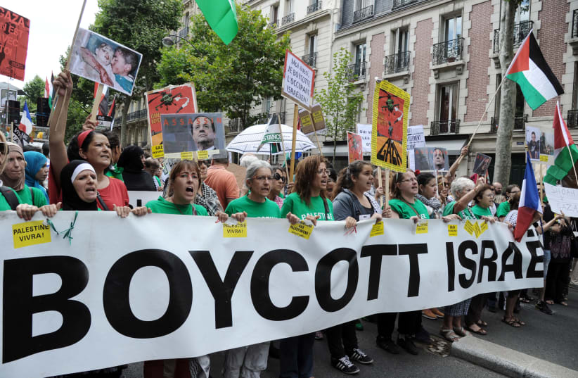 Protesters hold abanner that reads "Boycott Israel" during a pro-Palestinian demonstration in Paris (photo credit: AFP PHOTO / DOMINIQUE FAGET)