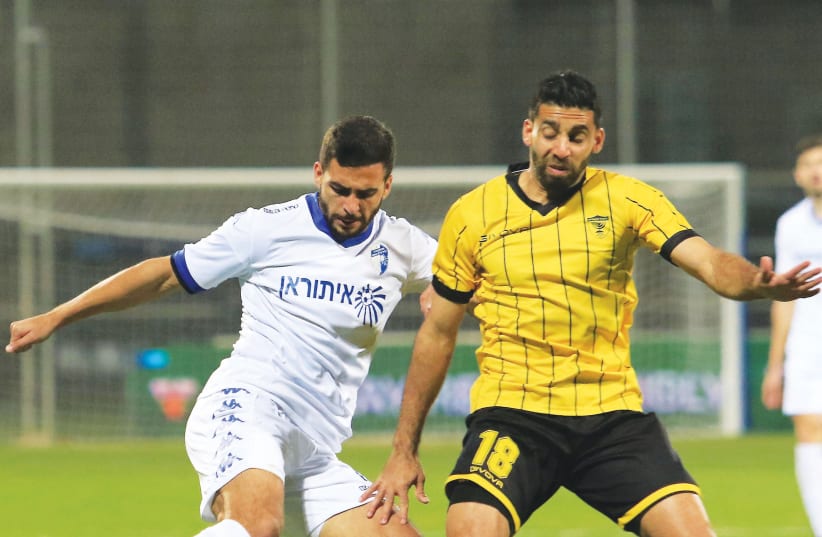 Beitar Jerusalem midfielder Hen Ezra (right) battles for the ball with Ironi Kiryat Shmona’s Ahmed Abed (left) during a 1-1 draw in Premier League action. (photo credit: ERAN LUF)