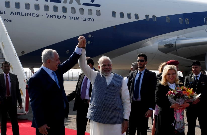 Prime Minister Benjamin Netanyahu is greeted warmly by Indian Prime Minister Narendra Modi upon arrival in India, January 14, 2018  (photo credit: AVI OHAYON - GPO)