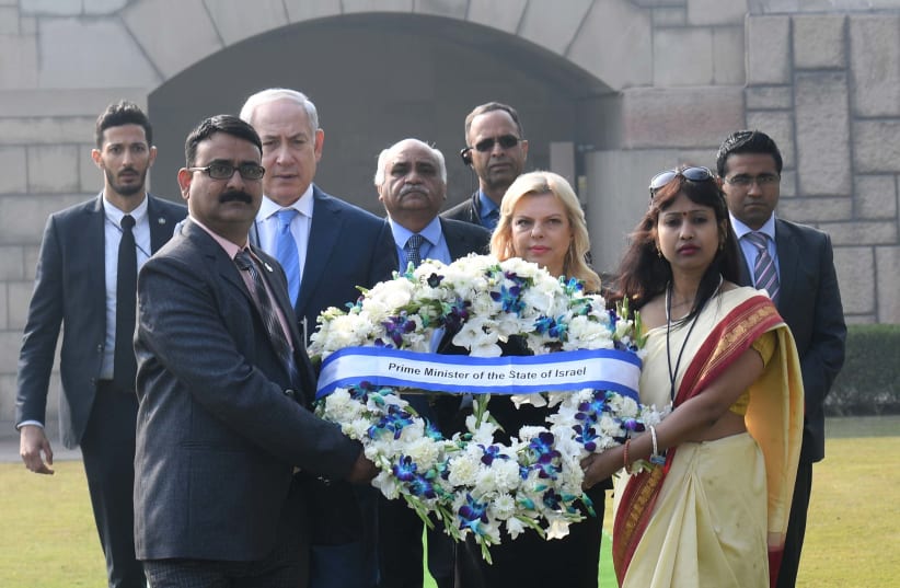 Israeli PM Netanyahu and Israeli First Lady present a reef for the memorial of Mahatma Gandhi. (photo credit: AVI OHAYON - GPO)