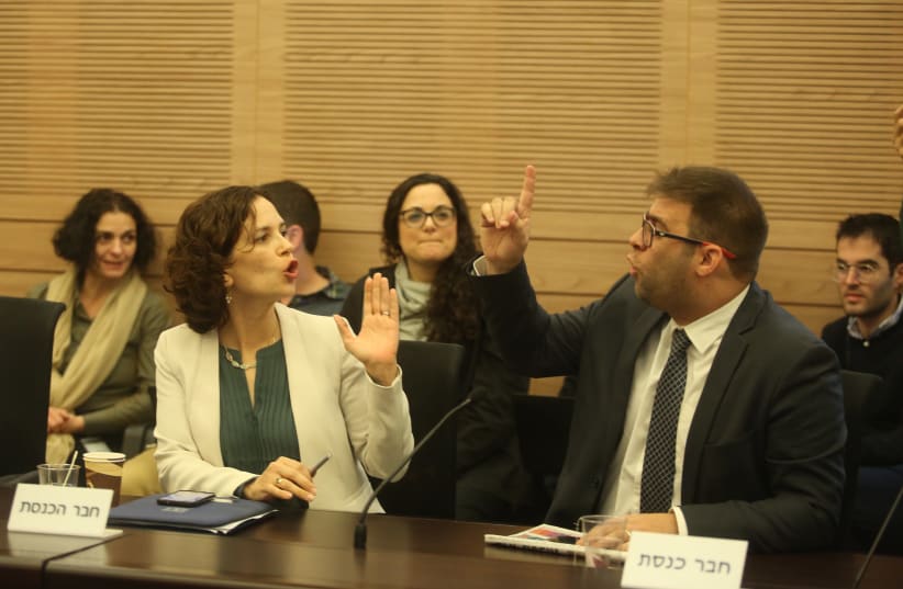 Rachel Azaria and Oren Hazan spar at a finance committee meeting, January 15, 2018. (photo credit: MARC ISRAEL SELLEM/THE JERUSALEM POST)