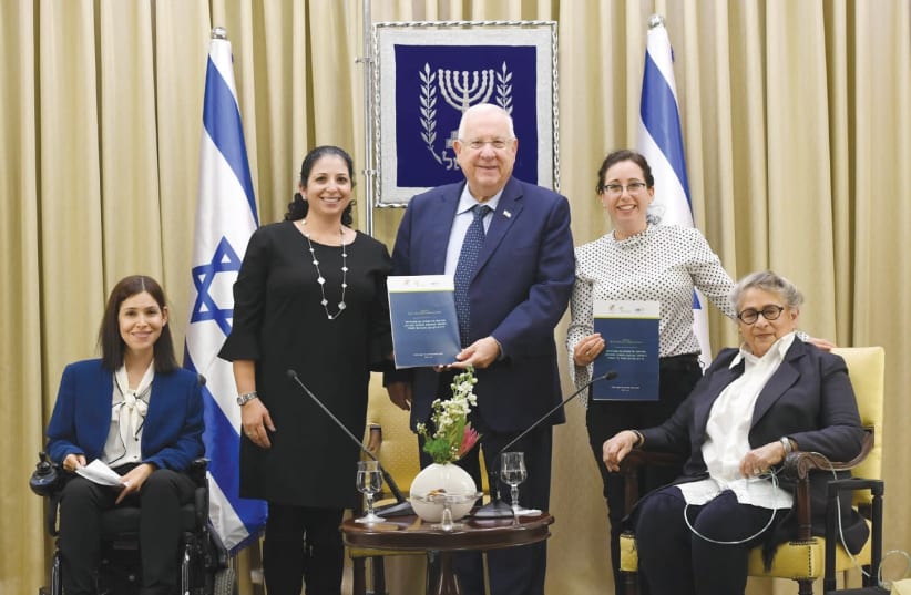President Reuven Rivlin poses with (from right) Nechama Rivlin, Roni Rottler, Shira Ruderman and MK Karen Elharar at a meeting devoted to citizens with disabilities. (photo credit: HAIM ZACH/GPO)