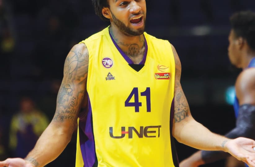 Hapoel Holon forward Glen Rice Jr. scored a team-high 18 points in last night’s 91-77 win over Bnei Herzliya, while also punting the ball into the stands in a moment of madness in the second quarter. (photo credit: UDI ZITIAT)