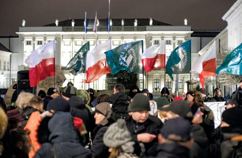 SUPPORTERS OF the Polish National Radical Camp Party gather in support of the Holocaust bill in front of the Presidential Palace in Warsaw, February 2018 (photo credit: AGENCJA GAZETA/DAWID ZUCHOWICZ VIA REUTERS)