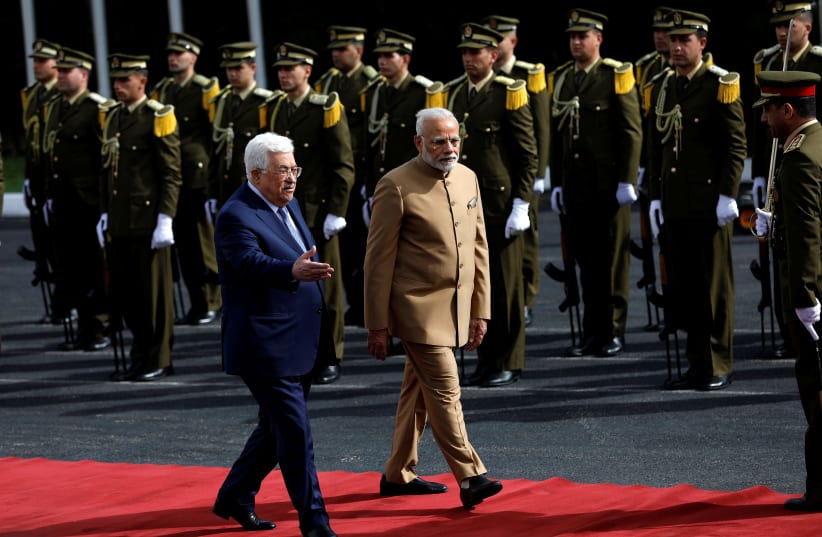 Palestinian Authority President Mahmoud Abbas reviews the honour guard with India's Prime Minister Narendra Modi. (photo credit: REUTERS/MOHAMAD TOROKMAN)