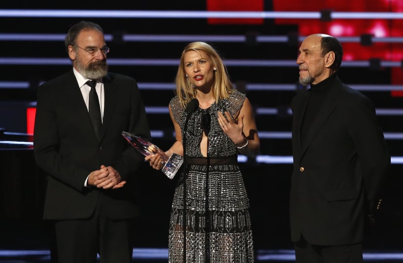 HOMELAND’ STAR Claire Danes accepts the award for favorite premium cable TV show with co-stars Mandy Patinkin (left) and F. Murray Abraham at the People’s Choice Awards 2016 in Los Angeles (photo credit: REUTERS/MARIO ANZUONI)