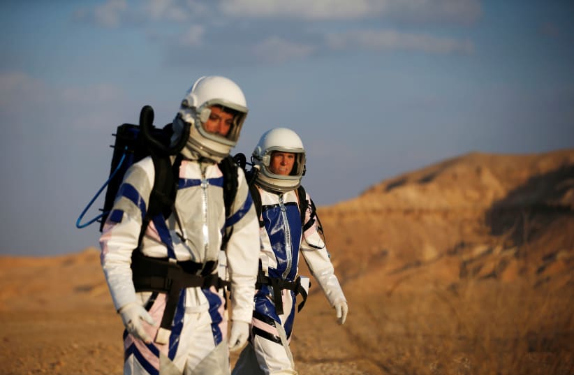 Israeli scientists participate in an experiment simulating a mission to Mars, at the D-MARS Desert Mars Analog Ramon Station project of Israel's Space Agency, Ministry of Science, near Mitzpe Ramon, Israel (photo credit: RONEN ZVULUN / REUTERS)