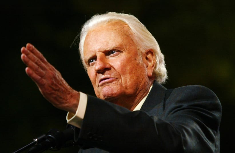 Billy Graham speaks to thousands during his New York Crusade at Flushing Meadows Park in 2005.  (photo credit: REUTERS)