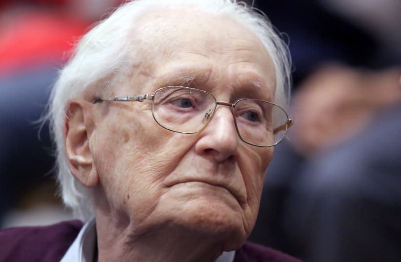 Oskar Groening, defendant and former Nazi SS officer dubbed the "bookkeeper of Auschwitz", is pictured in the courtroom during his trial in Lueneburg, Germany, July 15, 2015. (photo credit: REUTERS/AXEL HEIMKEN/POOL)