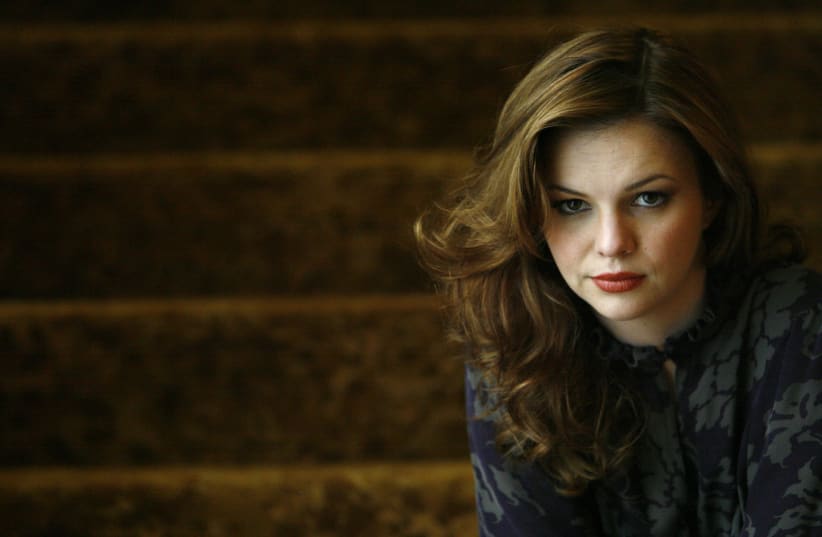 Actress Amber Tamblyn, star of the movie "Stephanie Daley", poses for pictures in Beverly Hills, California April 19, 2007. (photo credit: MARIO ANZUONI/REUTERS)