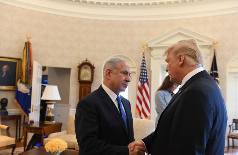 Prime Minister Benjamin Netanyahu shaking hands with US President Donald Trump at the Oval Office  (photo credit: HAIM ZACH/GPO)