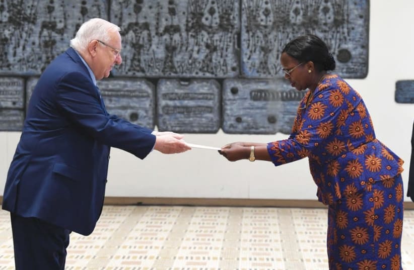 Non-resident Ambassador of Malawi Agrina Mussa presents his credentials to President Reuven Rivlin (photo credit: MARK NEYMAN/GPO)