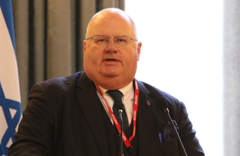 Sir Eric Pickles, Special Envoy for Post-Holocaust issues speaking at the Commemoration of Holocaust Memorial Day event, 23 January 2018. (photo credit: FOREIGN AND COMMONWEALTH OFFICE / WIKIMEDIA COMMONS)