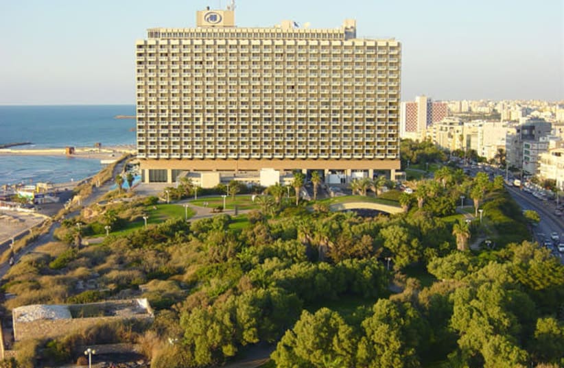 The Tel Aviv Hilton (photo credit: CCCC3333 VIA WIKIMEDIA COMMONS)