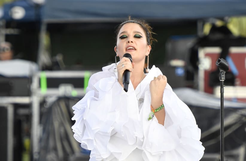 Jessie Ware performs onstage during the 2018 Coachella Valley Music and Arts Festival Weekend 1 at the Empire Polo Field on April 15, 2018 in Indio, California (photo credit: FRAZER HARRISON / GETTY IMAGES NORTH AMERICA / AFP)