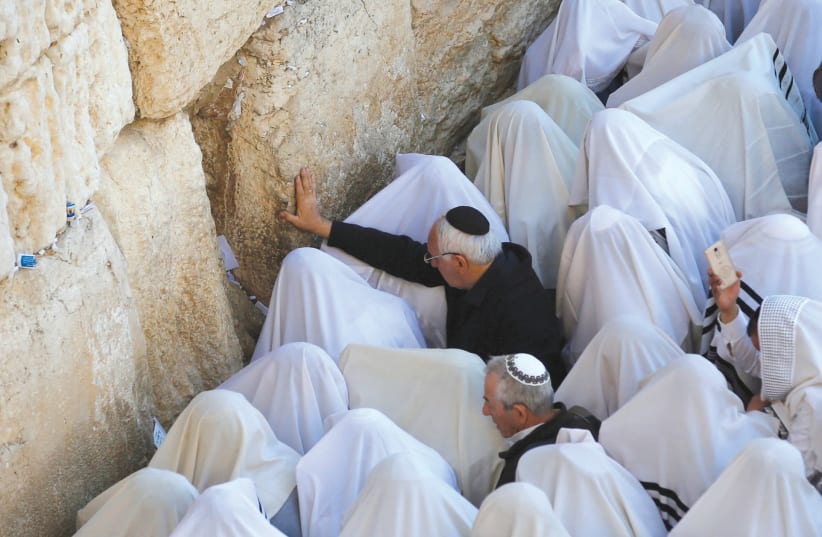 WORSHIPERS gather at the Western Wall for the blessing of the kohanim. (photo credit: REUTERS)