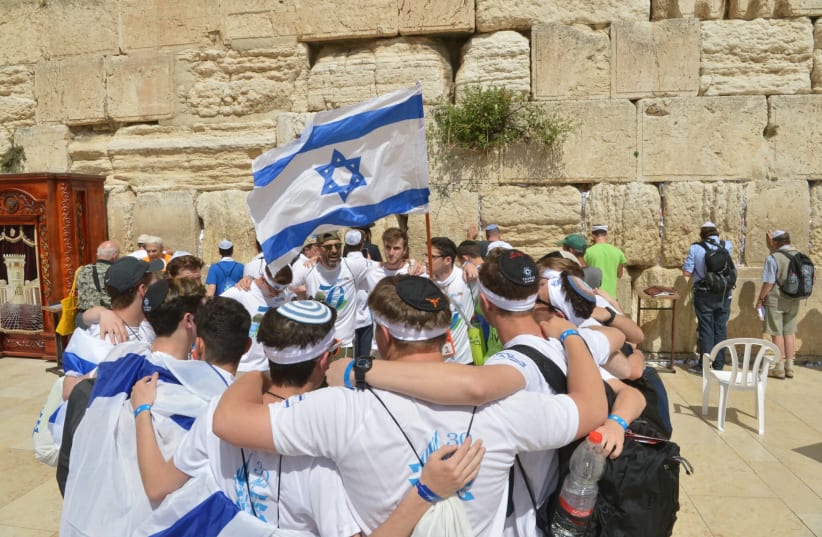 Youth from all over the world celebrating Israeli independence at the Western Wall (photo credit: YOSSI ZELIGER)