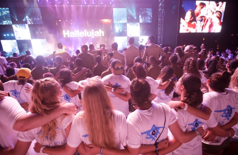 Jewish youth from around the world take part in Birthright Israel's Mega Event (photo credit: EREZ OZIR)