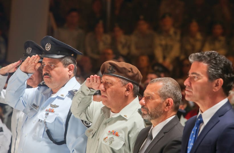 Police chief Roni Alsheikh and IDF Chief of Staff Lt.-Gen. Gadi Eizenkot salute at a Remembrance Day ceremony for Israel’s Fallen (photo credit: MARC ISRAEL SELLEM)