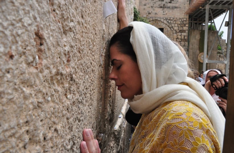 New York Republican senatorial candidate Chele Farley at the Western Wall (photo credit: COURTESY CHELE FARLEY FOR SENATE)