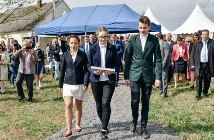Lithuanian students to lay the memorial capsule into the foundation of The Lost Shtetl Museum (photo credit: SEDUVA JEWISH MEMORIAL FUND)