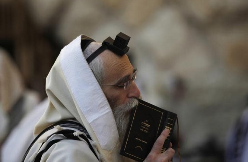 Study shows regular tefillin use can protect men during heart attacks -  Jewish Telegraphic Agency