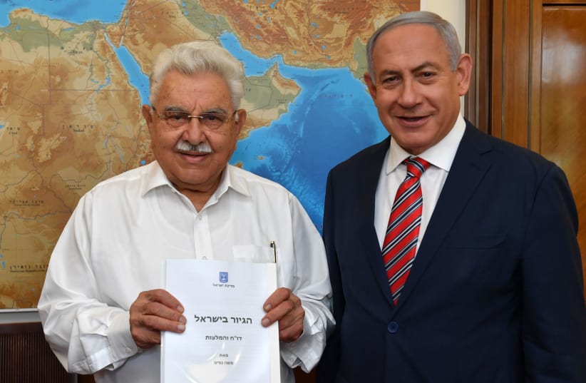 Former Justice Minister Moshe Nissim presents his conversion propsal to Prime Minister Benjamin Netanyahu on Sunday, June 3, 2018 (photo credit: KOBI GIDON / GPO)