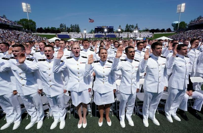 Members of the U.S. Naval Academy graduating class stand to be sworn in during their commissioning and graduation ceremony at the U.S. Naval Academy in Annapolis, Maryland, May 25, 2018. (photo credit: KEVIN LAMARQUE/REUTERS)