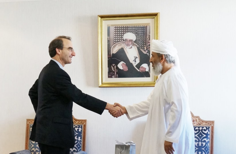 Jason Isaacson with Sheikh Abdallah Bin Mohammed Bin Abdullah Al Salmi, Minister of Awqaf and Religious Affairs, Sultanate of Oman.  (photo credit: Courtesy)