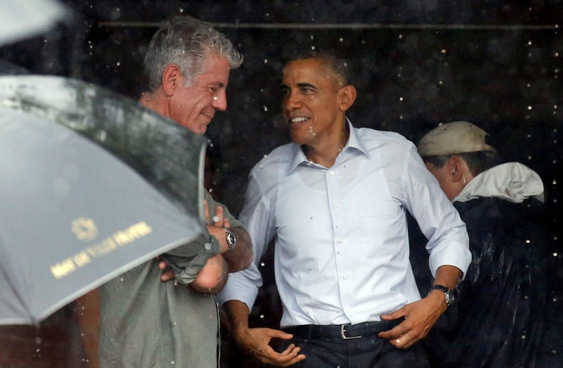 U.S. President Barack Obama talks with Anthony Bourdain after an interview at a shopping area of Hanoi, Vietnam May 24, 2016. (photo credit: CARLOS BARRIA / REUTERS)