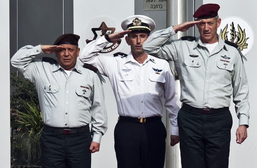 Chief of Staff Lieutenant-General Gadi Eizenkot (L) and outgoing Chief of Staff Lieutenant-General Benny Gantz (R) salute during a handover ceremony at Kirya base in Tel Aviv February 16, 2015 (photo credit: REUTERS/NIR ELIAS)