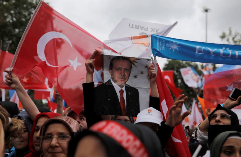 Supporters of Turkish President Tayyip Erdogan attend his election rally in Istanbul, Turkey, June 23, 2018 (photo credit: ALKIS KONSTANTINIDIS / REUTERS)