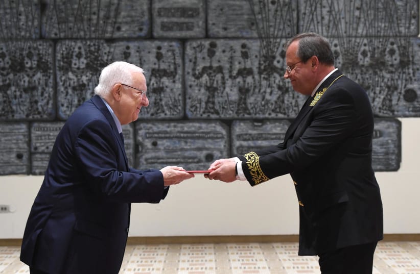 Reuven Rivlin (L) with Russian Ambassador, Anatoly Victorov at the President's Residence (photo credit: MARK NEYMAN/GPO)