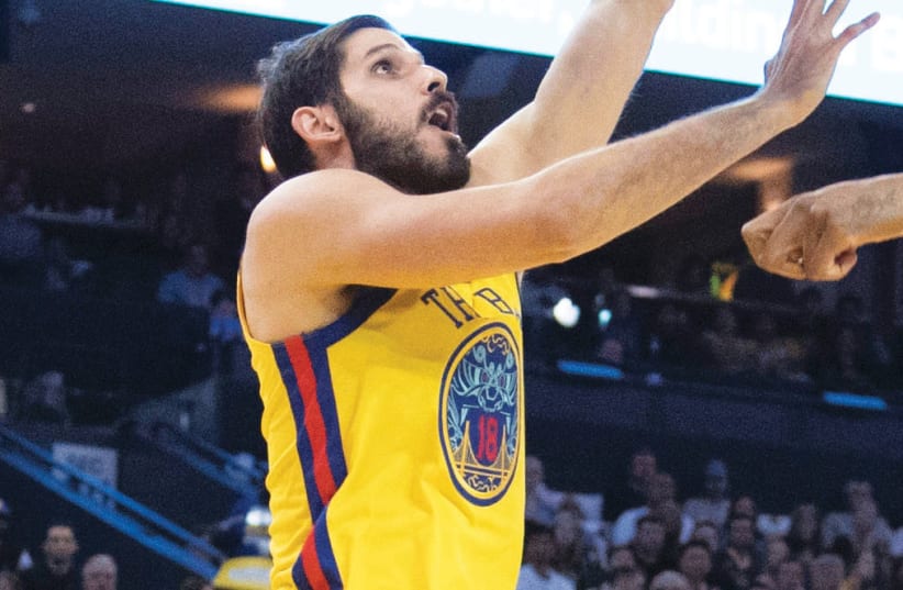 AFTER BEING released by the Golden State Warriors last season, Israel’s Omri Casspi is set to sign with the Memphis Grizzlies. (photo credit: REUTERS)