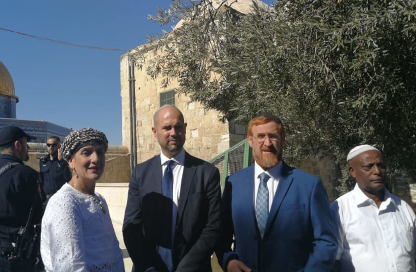 ehuda Glick (R),  Amir Ohana (C) and Shuli Moalem-Rafaeli (L) vist the Temple Mount, July 9, 2018 (photo credit: EZRA GABBAY)