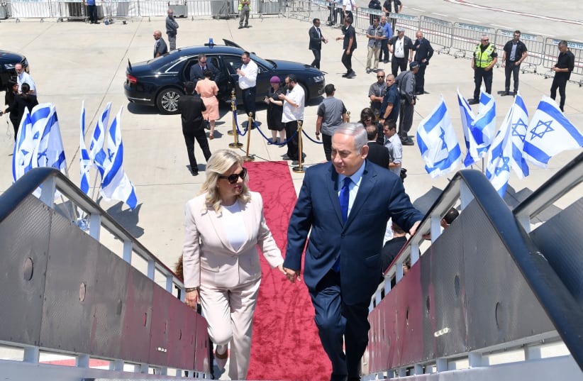 Prime Minister Benjamin Netanyahu and his wife Sarah before leaving for a diplomatic visit to Moscow, Russia (July 7, 2018) (photo credit: KOBI GIDON / GPO)