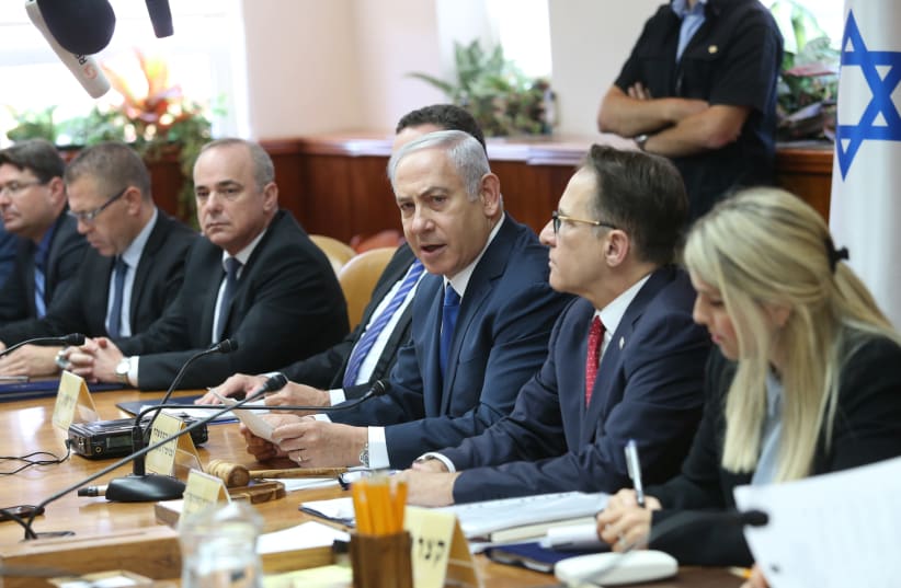 Prime Minister Benjamin Netanyahu speaks at the weekly cabinet meeting on Sunday, July 15, 2018 (photo credit: ALEX KOLOMOISKY / POOL)