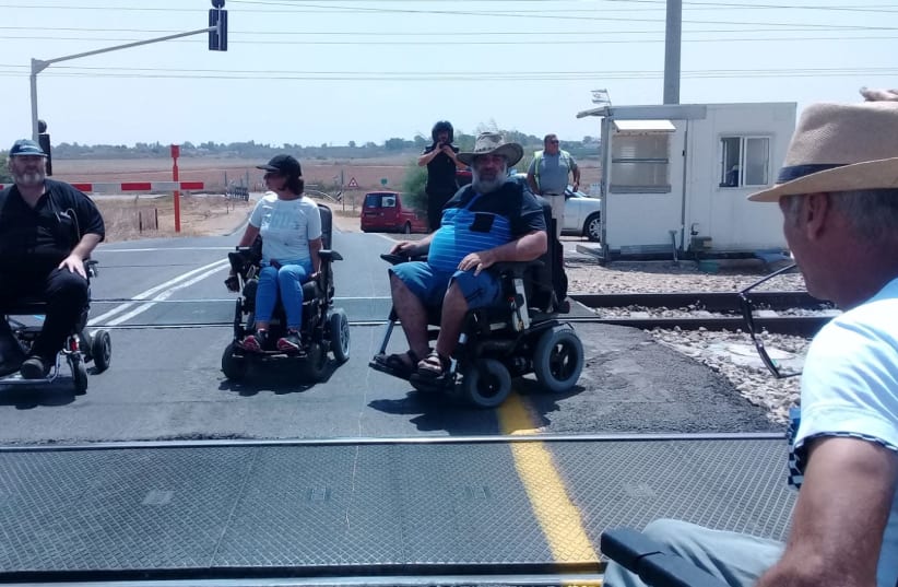 15 handicapped demonstrators stopped. railroad traffic  (photo credit: DISABLED BECOME PANTHERS)