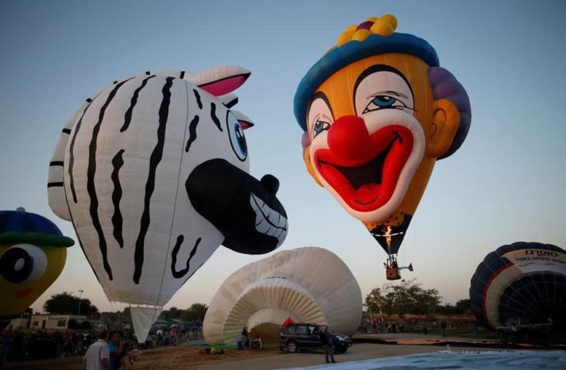 Hot air balloons are prepared before they take flight during a two-day international hot air balloon festival in Eshkol Park near the southern city of Netivot, Israel July 22, 2016. (photo credit: AMIR COHEN/REUTERS)