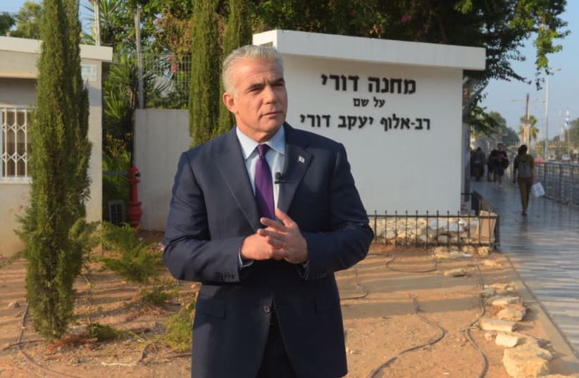 Yesh Atid chairman Yair Lapid visits Tel Hashomer army base, August 13, 2018 (photo credit: AVSHALOM SASSONI/MAARIV)