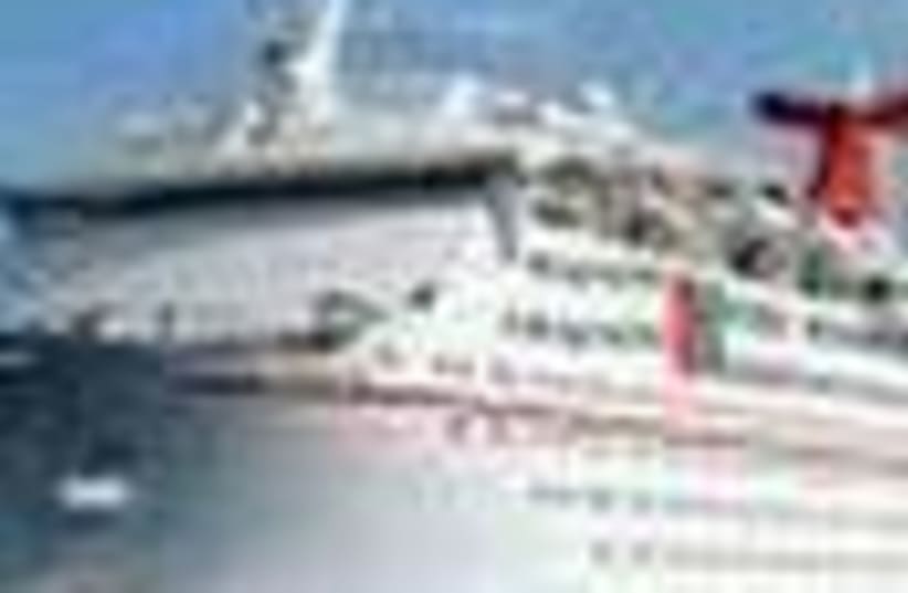 cruise ship 88 (photo credit: )