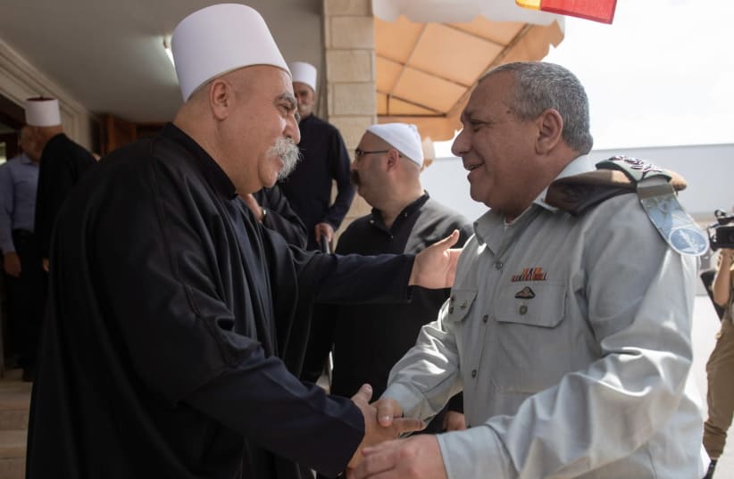 IDF Chief of Staff Lt.-Gen.Gadi Eisenkot and Druze spiritual leader Sheikh Moafaq Tarif, August 18 2018 (photo credit: IDF SPOKESMAN’S UNIT)