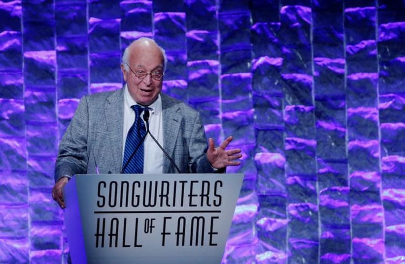 Seymour Stein, founder of Sire Records speaks to guests after receiving the Howie Richmond Hitmaker Award during the 47th Songwriters Hall of Fame Induction ceremony in New York June 9, 2016 (photo credit: REUTERS/EDUARDO MUNOZ)