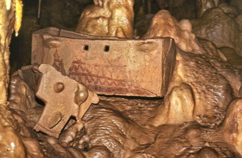 Ossuary in Peki'in cave (photo credit: MARIANA SALZBERGER/COURTESY ISRAEL ANTIQUITIES AUTHORITY)