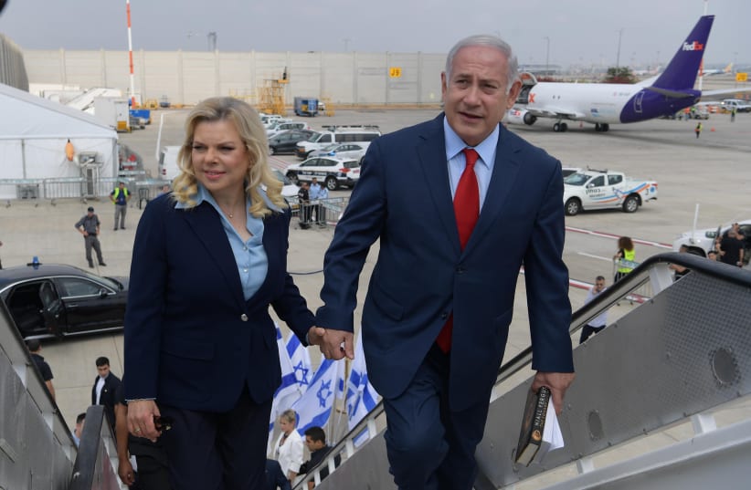 Prime Minister Benjamin Netanyahu and his wife Sarah take off from Ben-Gurion Airport to Lithuania, Agust 23rd, 2018 (photo credit: AMOS BEN GERSHOM, GPO)